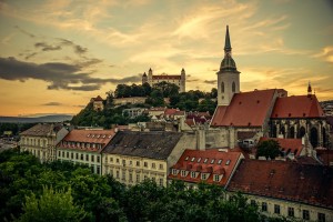 Закат над старой частью города Братислава