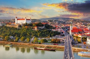 Братислава на закате с птичьего полета